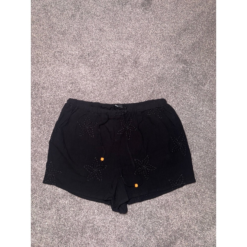 Haute‎ Monde Women's Black Embroidered Design Shorts - Medium